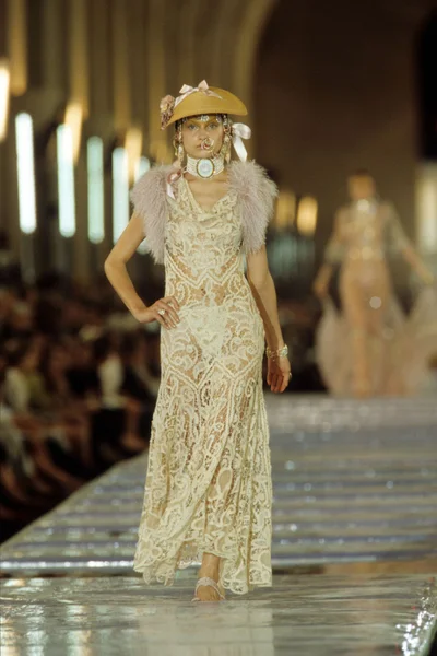Look 28